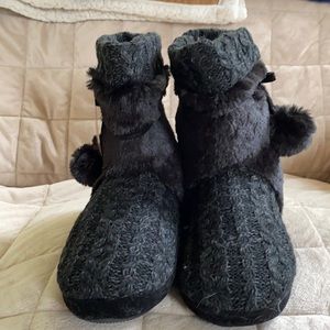 MUKLUKS Womens Slippers